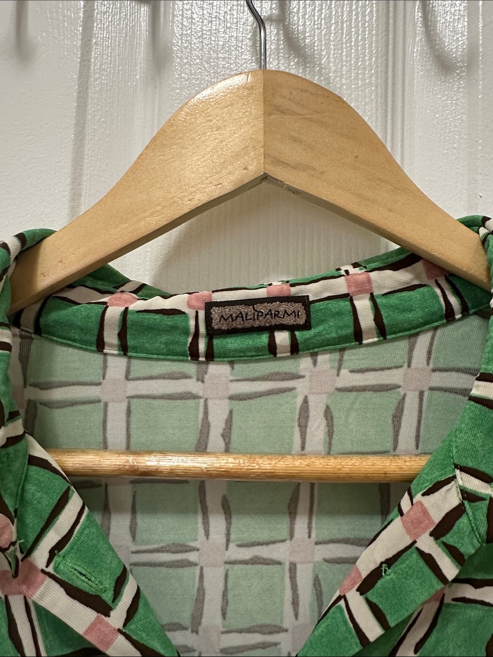 Maliparmi Women’s Green Patterned Button-Front Top - Picture 3 of 4